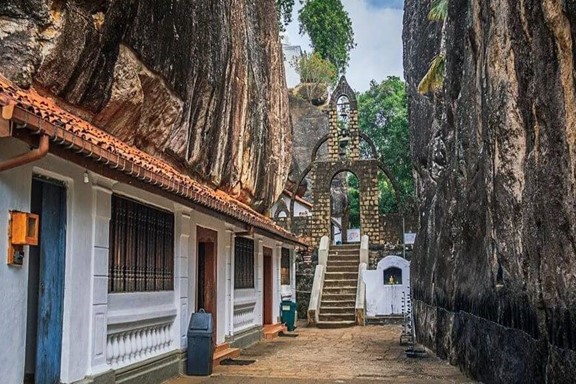 Aluvihara Cave Temple